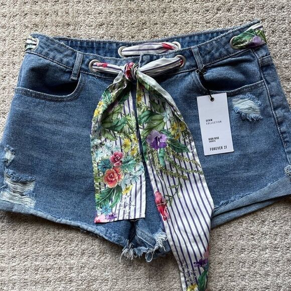 ❤️Forever 21 High Rise Shorts 30 - Picture 1 of 4